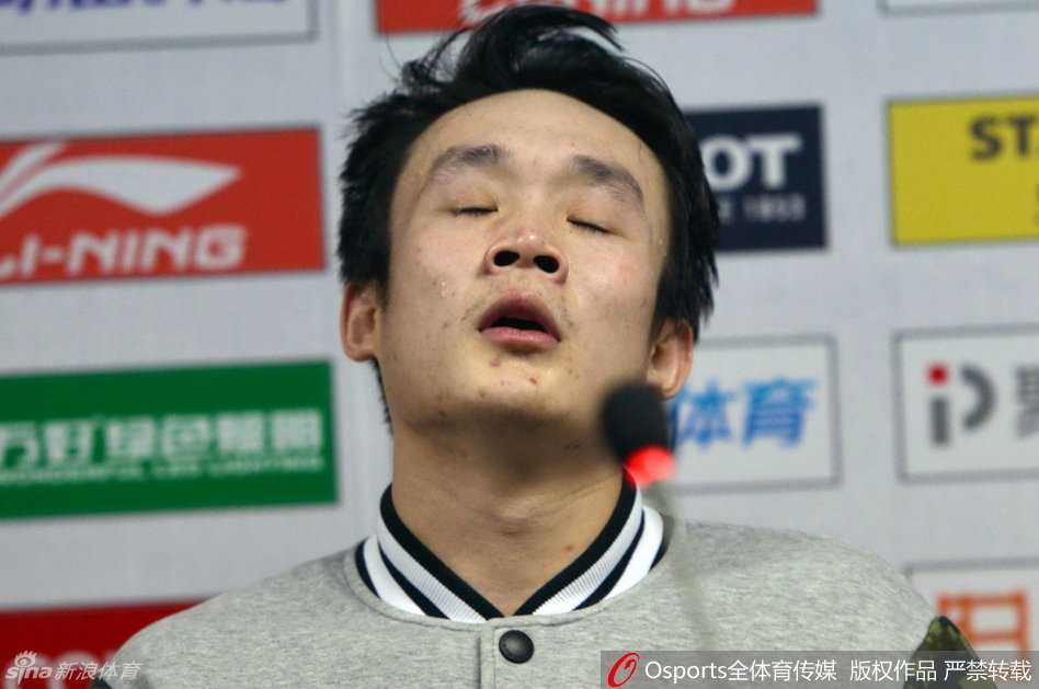 丁彦雨航,那个身披齐鲁战袍的“四字外援” 丁彦雨航手捧常规赛MVP奖杯,脸上挂着谦逊而坚定的微笑,这是对他整个赛季统治级表现的最佳褒奖。