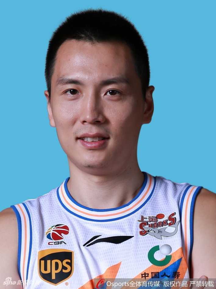 上海男篮新势力,大鲨鱼昂首再启航 寂寞大神弗雷戴特眼神坚毅,蓄势待发望向远方