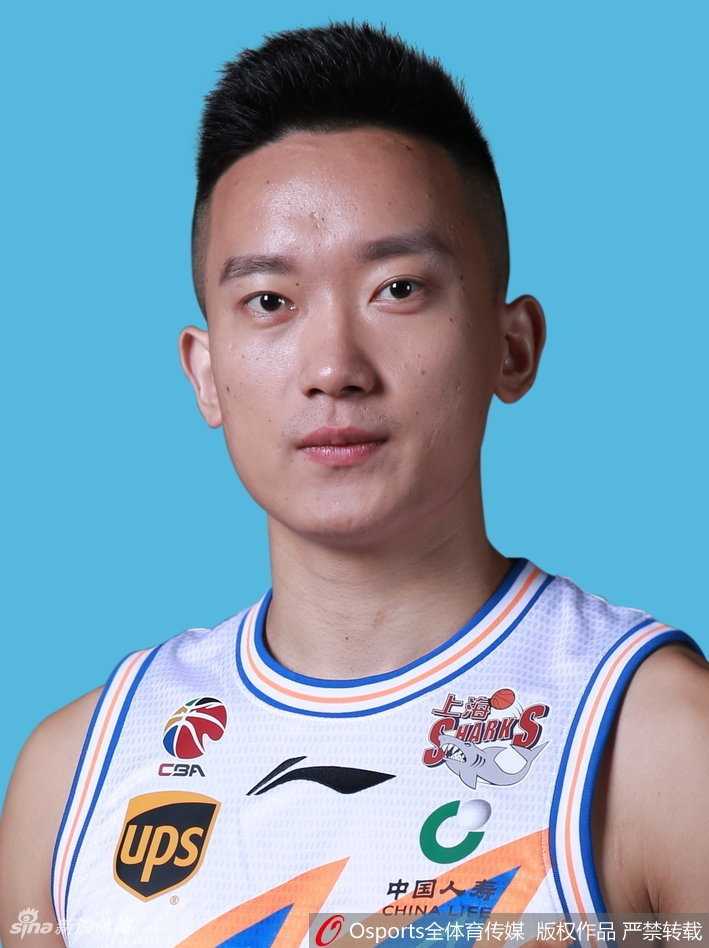 上海男篮新势力,大鲨鱼昂首再启航 队长张兆旭目光如炬,内线支柱守护上海禁区