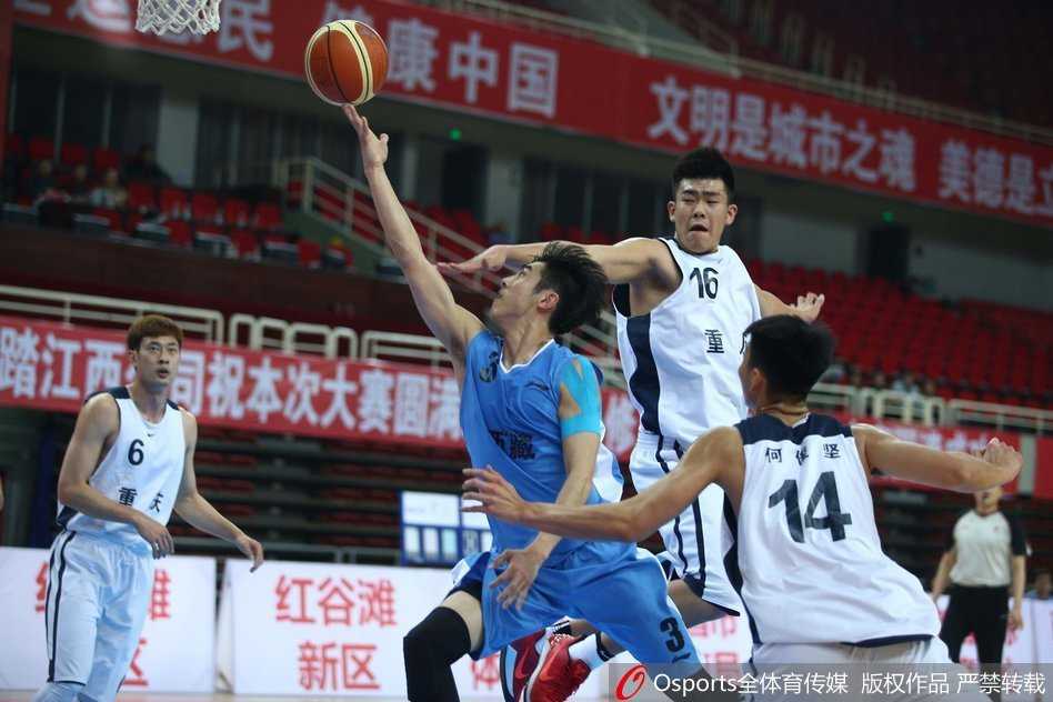 中国男篮群英谱:张振楠狂飙五十分,唐正东内线铸就传奇 张振楠在三分线外自信出手,篮球划过完美弧线,对手只能望球兴叹。