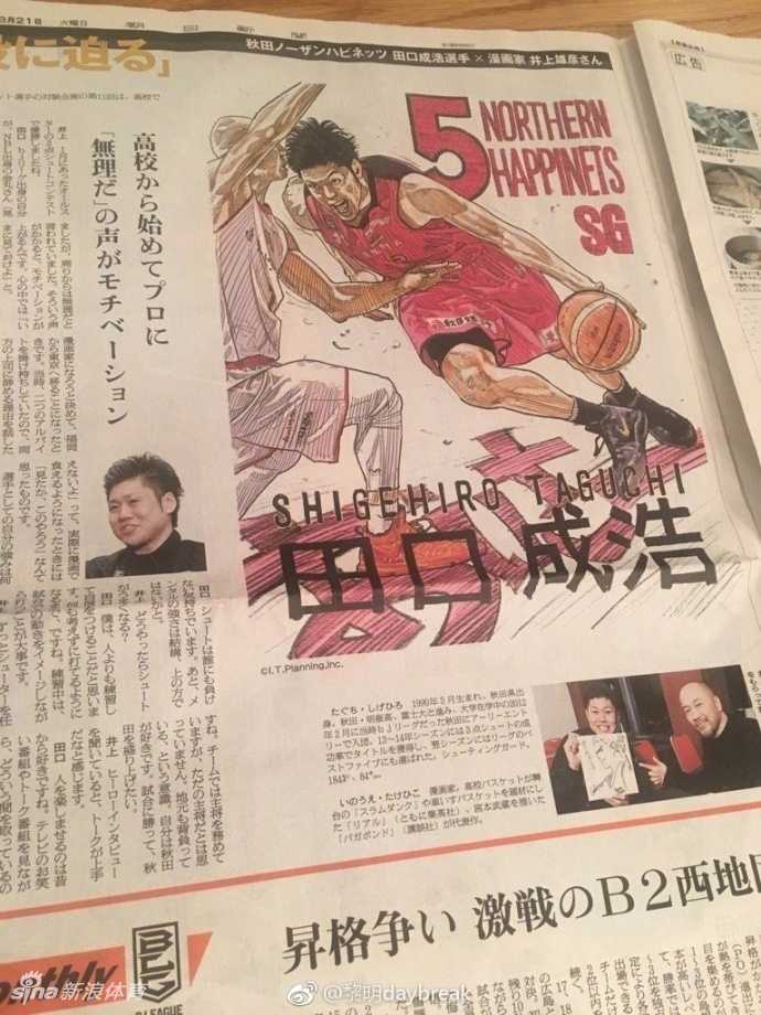 后卫球员正交叉运球变向，篮球在他的掌控下仿佛有了生命，重重地撞击在地板上并产生些许形变。他的重心压得极低，眼睛的余光正在扫视全场，寻找着转瞬即逝的传球空当。飞扬的衣角与飘散的汗珠，共同构成了这幅动感十足的控卫肖像。