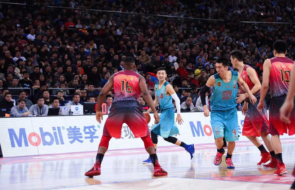 弗雷戴特面对郭艾伦贴身紧逼，依然果断上篮，弗神风采无人可挡