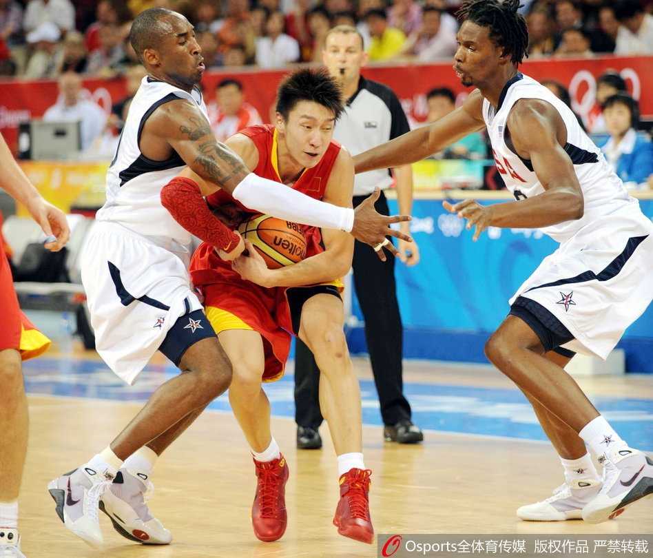 孙悦高高跃起，长臂舒展，送给对手一记结结实实的排球大帽，那一刻他的防守覆盖面积令人惊叹，仿佛织起了一张无形的大网。