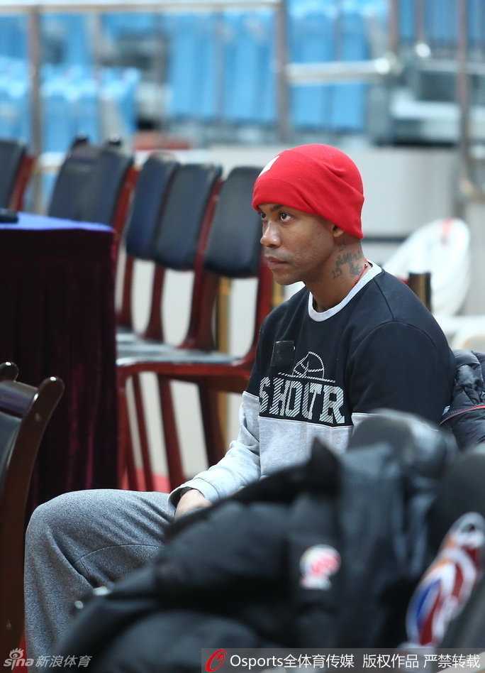 京城寒冬练歌:首钢众将备战忙,马布里场边静思量