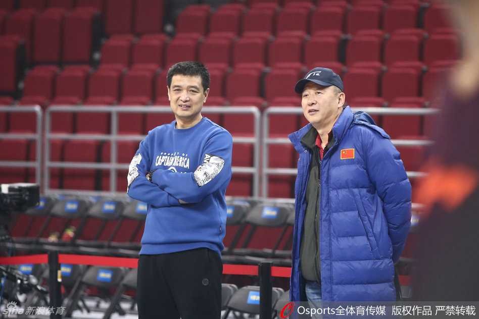 京城岁首备战忙 老马领军盼连胜 孙悦在训练中进行拉伸,神情轻松,展现出国手级的身体素质和备战状态