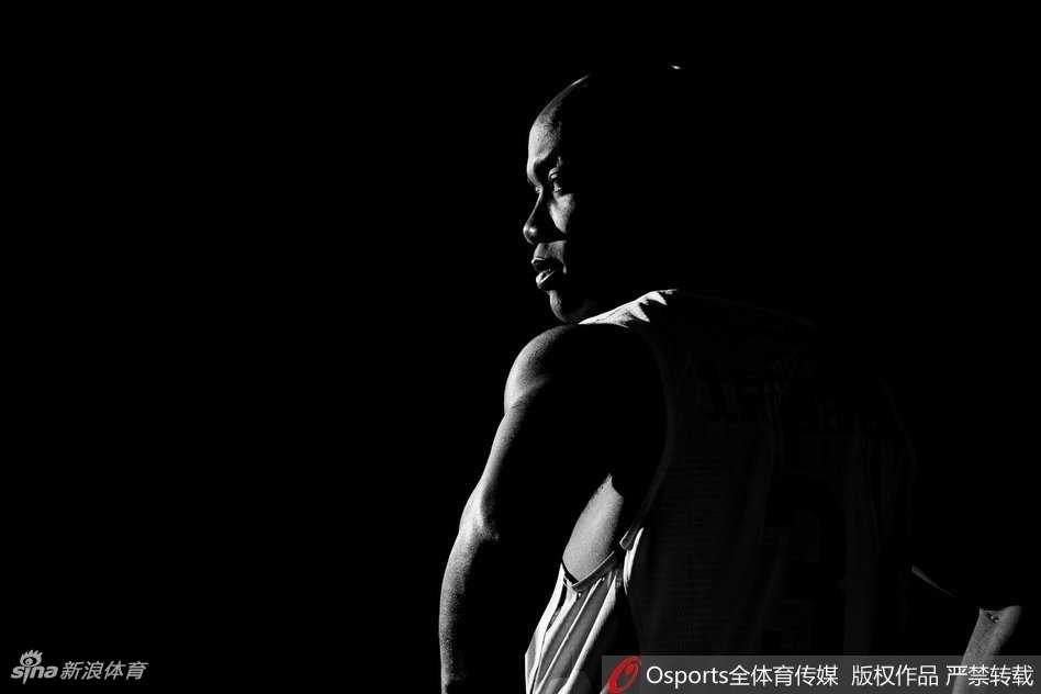 京城篮坛新王旗:北控男篮二零一七赛季光影志 休息间隙的抓拍,球员们露出了顽皮的一面,搞怪耍宝间尽显兄弟间的深厚情谊。