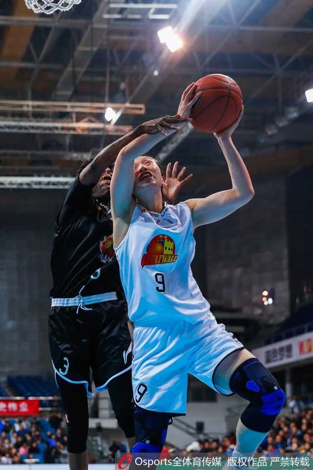 京浙大战风云突变 卫冕冠军主场血洗浙江强势扳平 高颂高举高打强硬上篮,国产内线撑起另一片天