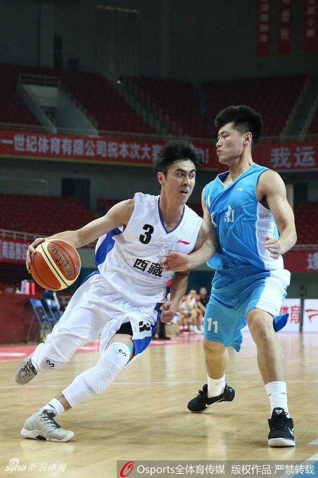 全运会男篮预赛烽火录:新星璀璨耀南昌,老将绝地反击惊吉林 河南队后卫王政博如利刃般撕破西藏队防线,全速持球突破瞬间