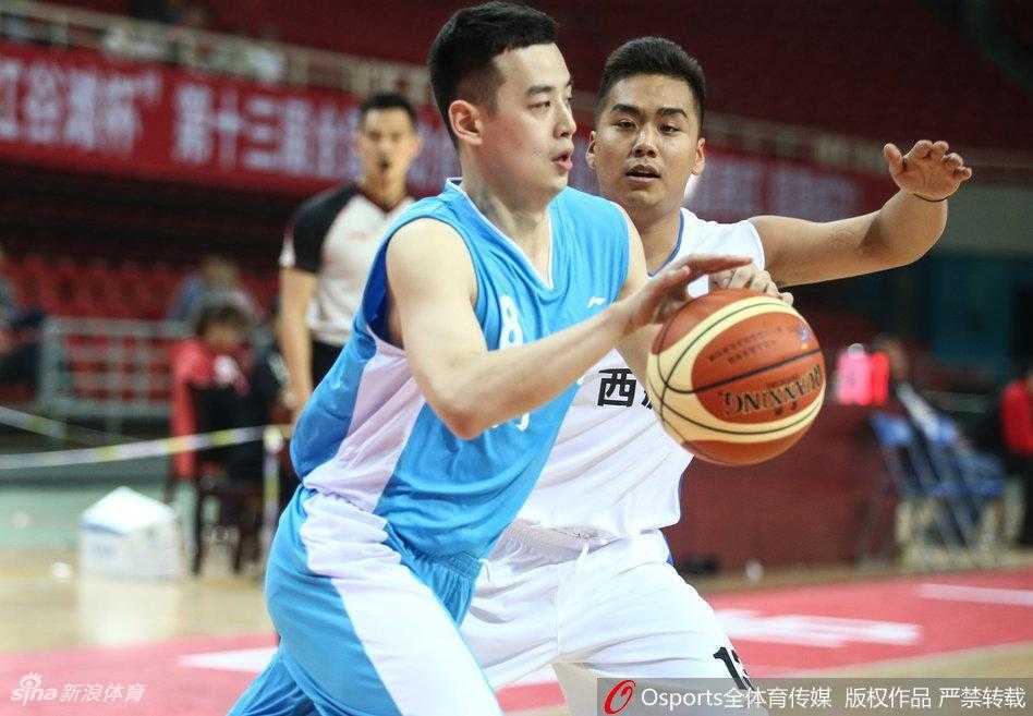 全运会男篮预赛烽火录:新星璀璨耀南昌,老将绝地反击惊吉林 湖北队内线支柱孙桐林低位持球,背身单打吉林防守队员,强起攻筐