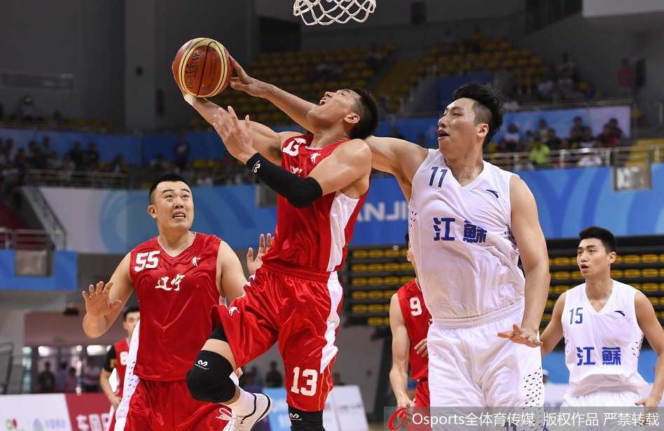 全运赛场辽篮掀青春风暴 郭艾伦周琦双核驱动大胜江苏 赵继伟撕破防线强硬上篮,展现大心脏本色