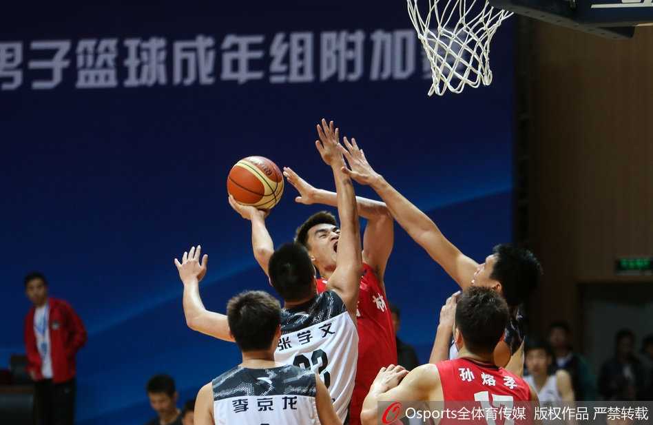 全运附加赛激战武汉 山西狂胜吉林湖北送山东出局 曾令旭持球推进时冷静观察队友跑位,运球的节奏如同乐队指挥般从容不迫