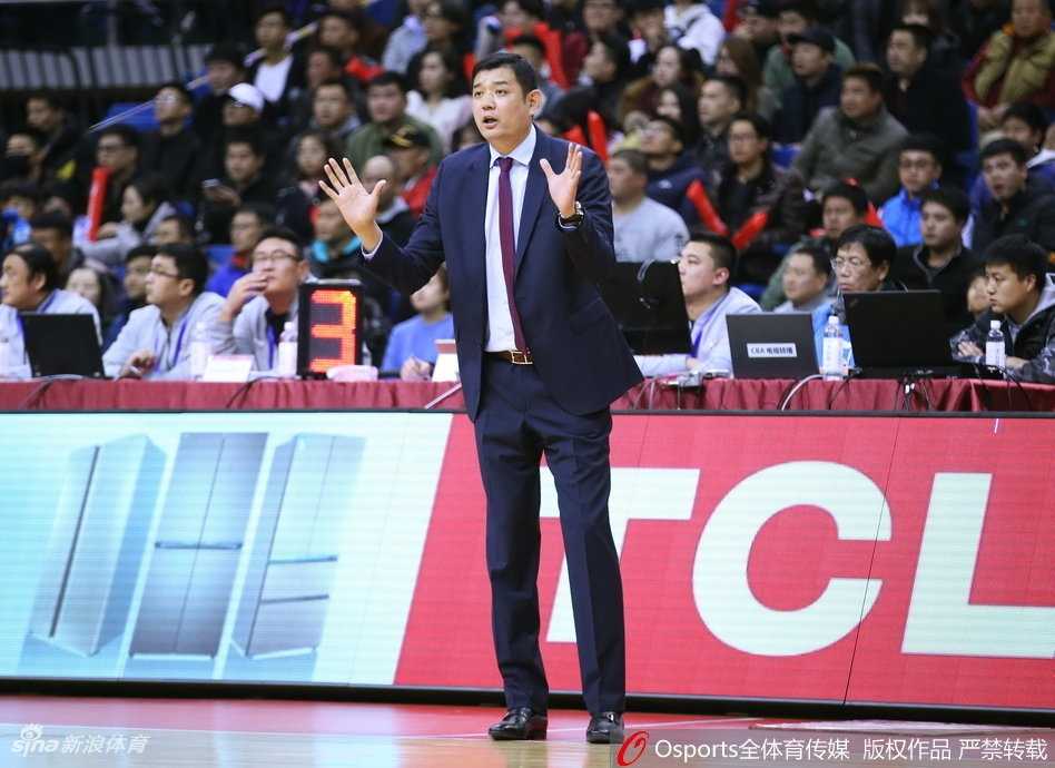 兰佩首秀统治内线 青岛狂胜广州止八连败 苏伟在篮下凭借身高优势轻松放篮得手,他本场贡献11分,在禁区筑起一道坚实的屏障,为球队胜利保驾护航。