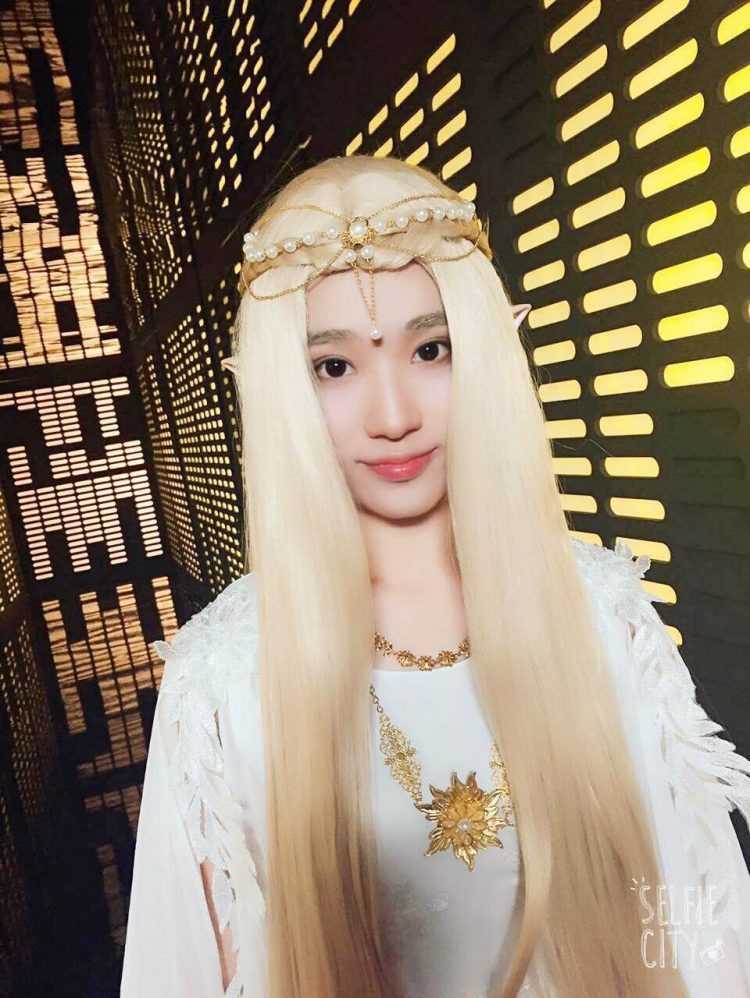 前CBA辽宁啦啦队女神吴方竹:从篮球宝贝到澳洲留学生活 吴方竹身着黑色蕾丝连衣裙,展现出优雅迷人的另一面,彰显成熟女神风范