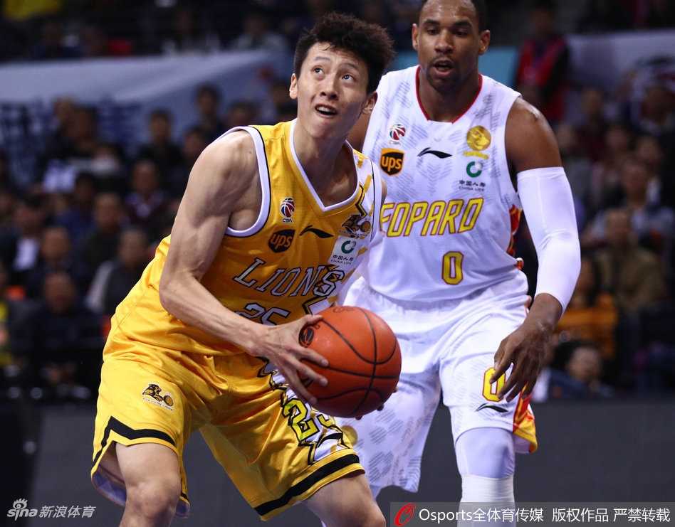 单外援广厦上演神奇逆转,深圳烈豹主场惜败领头羊 广厦射手赵岩昊在三分线外果断出手,皮球划过一道完美弧线空心入网,手起刀落的瞬间点燃了替补席的激情。