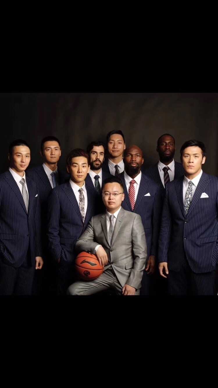 南京同曦大圣启新程 群英荟聚紫金山下 三外援并排而立,希克森与琼斯眼神犀利,巴赫拉米面带杀气,三剑客蓄势待发。