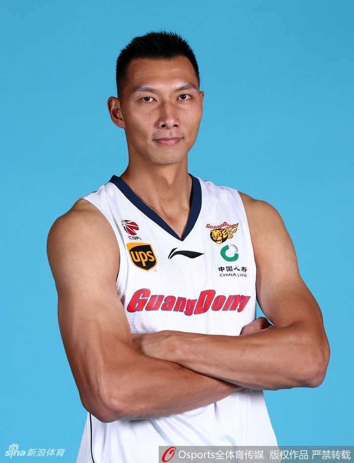 南粤烽火聚鹏城,易建联赵睿领衔群星闪耀2018全明星周末 南区全明星核心易建联与赵睿在公布名单中并肩而立,眼神中充满了对胜利的渴望。