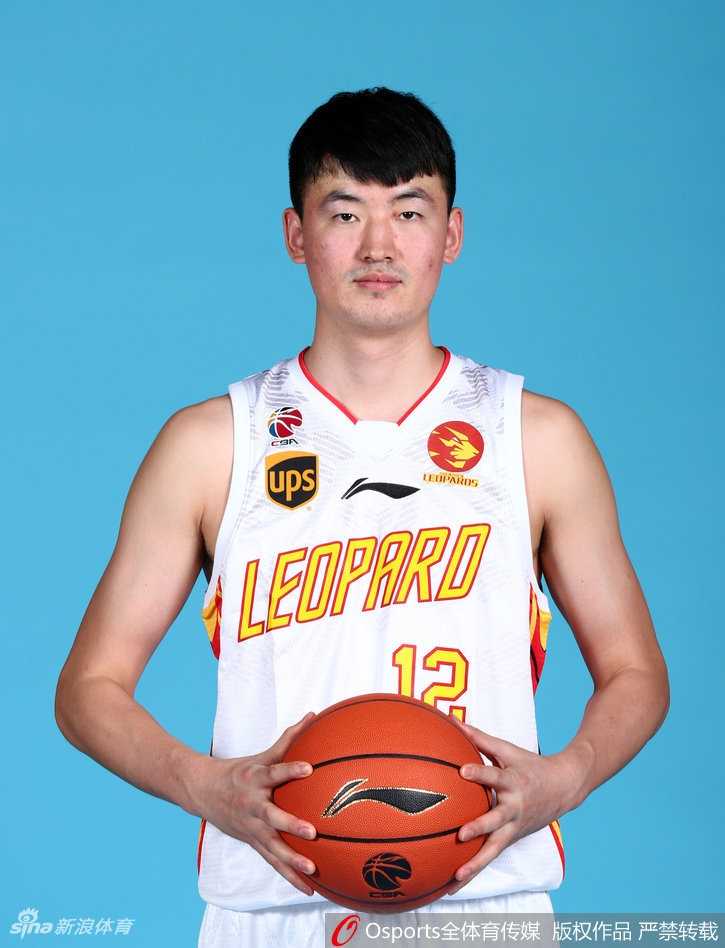 南粤烽火聚鹏城,易建联赵睿领衔群星闪耀2018全明星周末 易建联在全明星正赛中单手劈扣,北区防守球员只能望球兴叹,这一刻尽显王者风范。