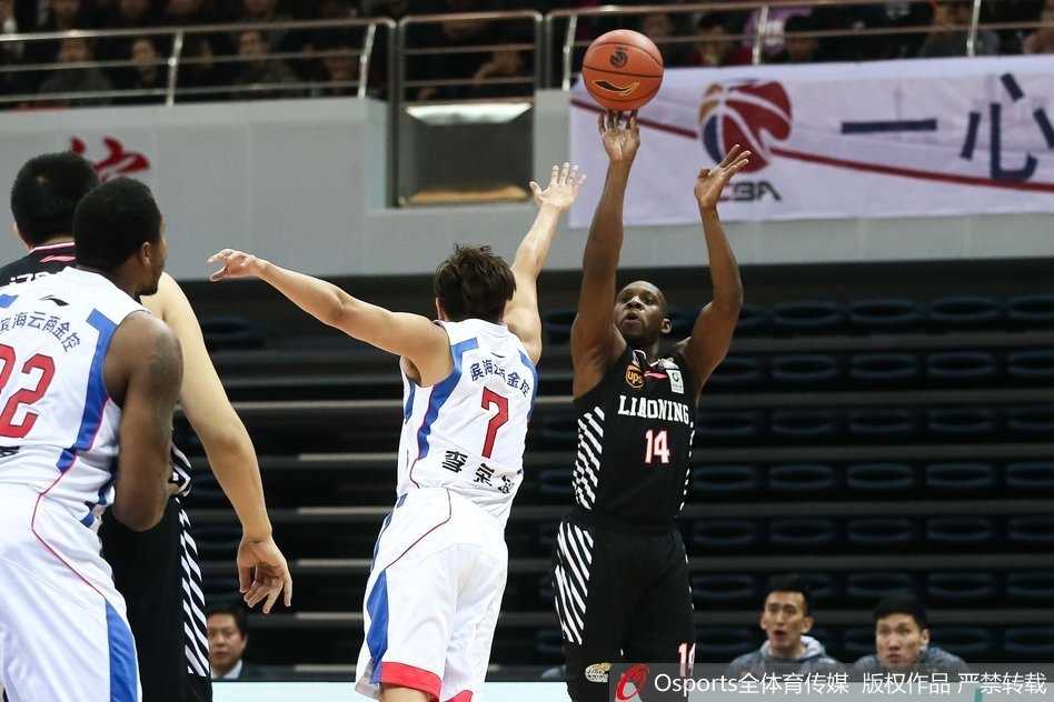 哈德森里程碑之夜辽宁客场奏凯 津门虎苦战难阻三连胜 郭艾伦快攻如闪电,一条龙直捣黄龙