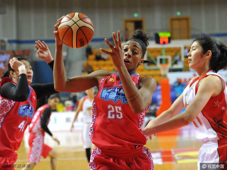 攻防转换电光火石间，八一队员