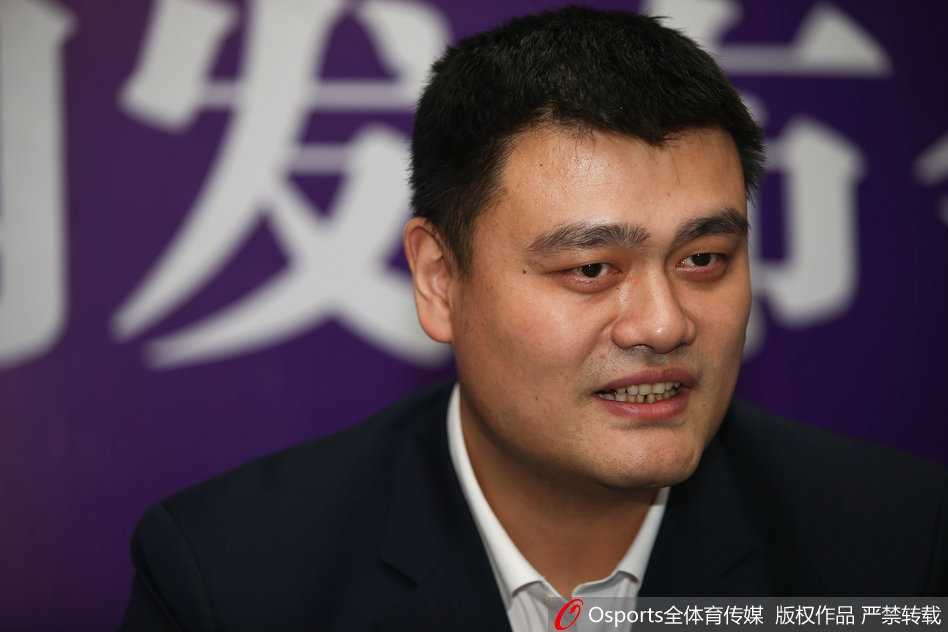 姚明南昌宣布男篮双国家队新政,宫鲁鸣坐镇选帅评审团 全运会男篮预赛南昌赛区的新闻发布会全景,现场座无虚席,长枪短炮的镜头对准台上的姚明和宫鲁鸣,记录下中国男篮开启改革征程的历史性一刻。