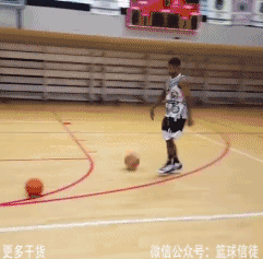 孤胆球王修炼手册:一个人的篮球淬炼指南 夕阳将他的影子拉得很长,他依然不知疲倦地进行着对抗上篮练习,每一次腾空都拼尽全力,仿佛此刻正在征战总决赛的赛场,用孤独的汗水浇筑着对胜利的渴望。