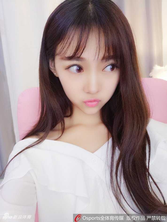 山东啦啦队元气少女小惠:赛场绽放的活力精灵 小惠在比赛中场带领啦啦队热舞,花球飞舞,气氛瞬间被点燃