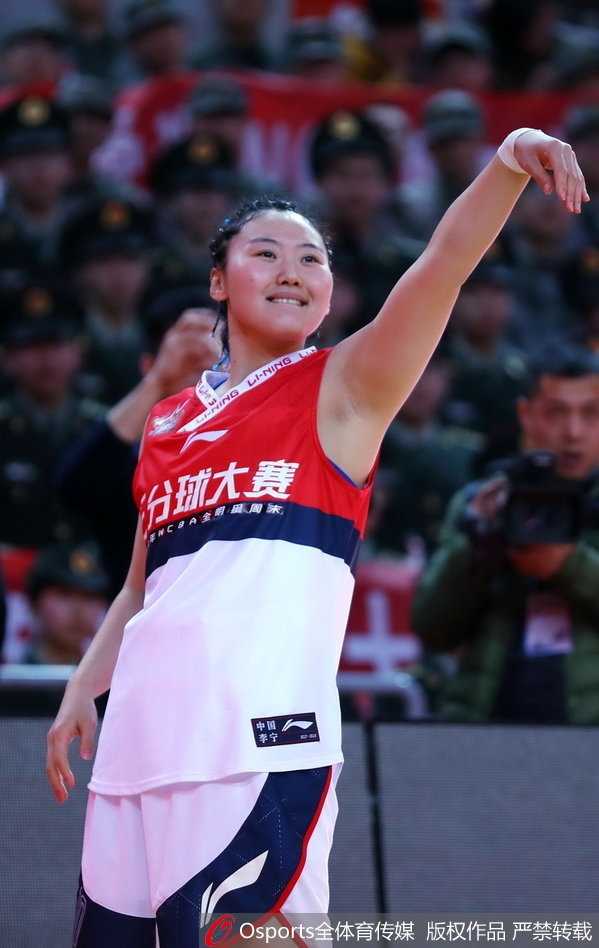 身披冠军战袍的