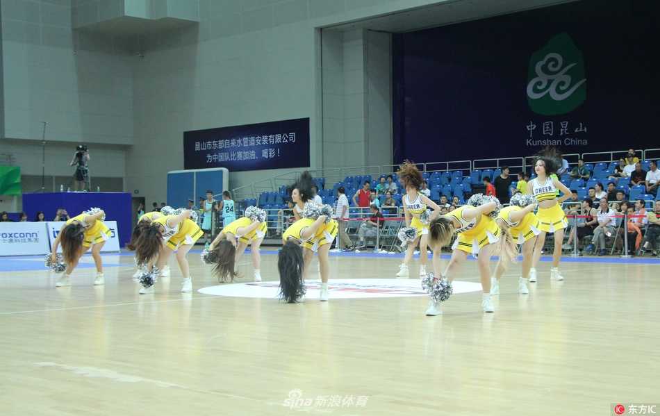 动感舞蹈瞬间，宝贝们整齐划一的动作令人赞叹。