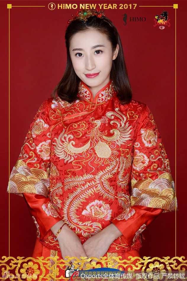 江苏肯帝亚篮球宝贝:新春民俗盛装绽放赛场 俏皮可爱点燃节日激情 最后一组镜头定格在宝贝们低头祈福的瞬间。她双手合十,衣领上的绒毛在微风中轻轻拂动,身后是朦胧的灯光。这一刻,她不仅是赛场的精灵,更是新春的祈福者,将平安喜乐的愿望传递给每一个人。