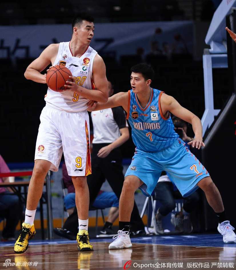 新疆队长可兰白克本场化身冷血射手，他全场命中多记关键三分，砍下23分，是球队客场获胜的重要功臣。