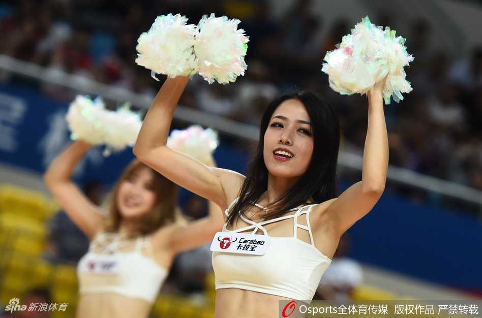 湘江激战与炫舞精灵:男篮亚冠赛场上的热血与柔情 表演中的高难度动作展示,队员们展现出极佳的柔韧性与力量感,她们用身体语言诠释着体育精神之外的另一种力与美。