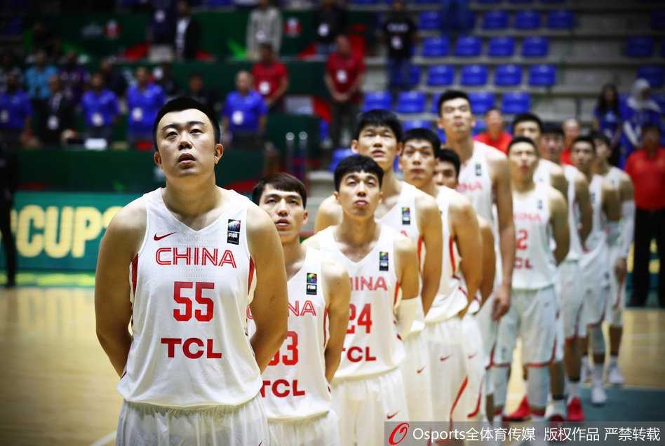 热血末节大翻盘 男篮蓝队力克叙利亚闯进八强 刘晓宇快速持球推进穿越防线,面对补防球员毫无惧色,以灵巧步伐上篮得分紧咬比分。