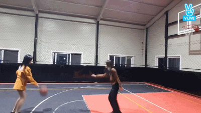 小仙女三分线外干拔跳投，篮球空心入网，美如画