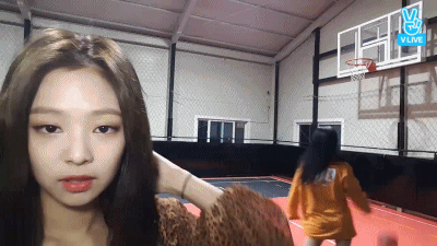 小仙女超远三分压哨绝杀，全场欢呼