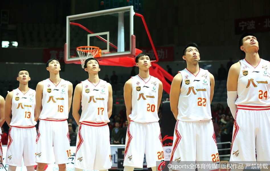 钻石斯科拉助山西攻克军旅,八一付豪空砍三十八分难救主 闫鹏飞在八一队员头顶上演双手霹雳灌篮,整个篮架都在他的暴力美学下颤抖。