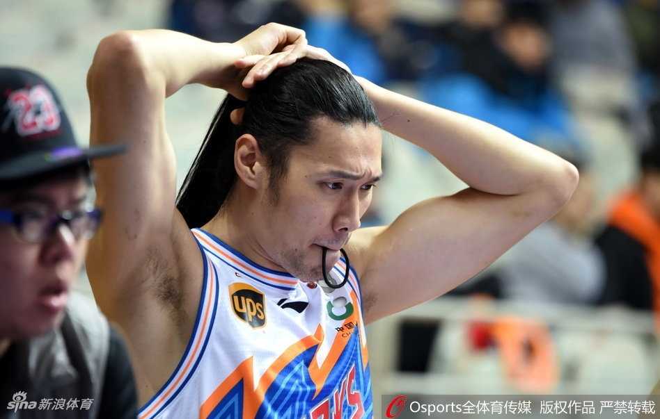 作品完成！曾文鼎看着自己的‘杰作’，脸上绽放出孩子般纯真又得意的笑容，仿佛赢得了比比赛胜利更令他满足的快乐。