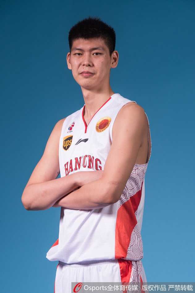 山东高速全队集结，新援老将并肩而立，这张全家福定格了齐鲁军团冲击巅峰的壮志雄心。