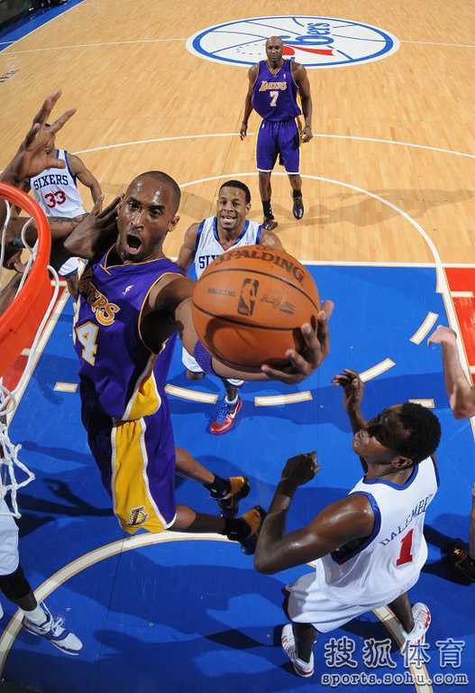 字母哥三双打崩76人，费城三连败排名告急