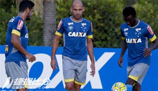 巴拉纳竞技2-1克鲁塞罗：新帅开门红与蒂特阴影下的赛季缩影