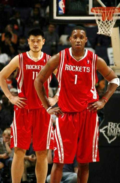 标题：山猫23分狂胜水星迎八连胜 科利尔18+11统治攻防