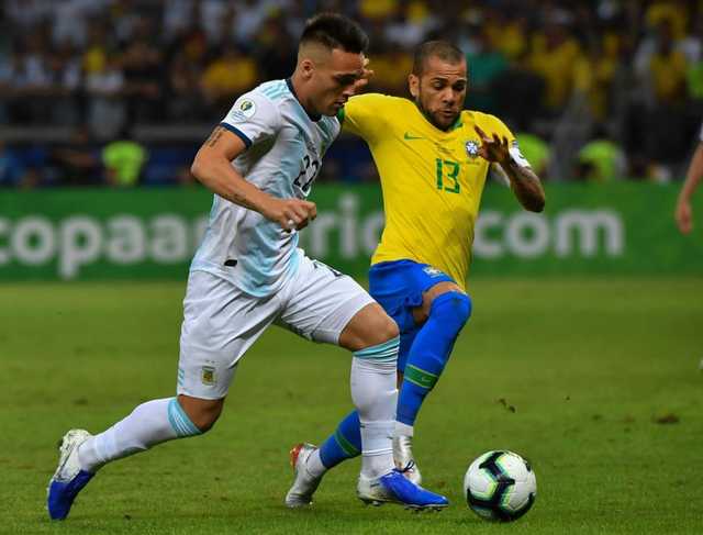 桑保利首秀1-0终结巴西不败纪录 桑保利首秀1-0终结巴西不败纪录