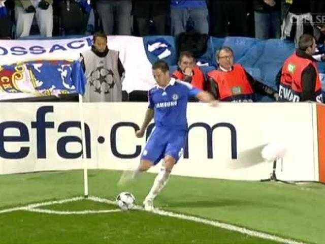 皇马传奇伯纳乌4-0狂胜罗马，菲戈圆月弯刀莫伦特斯双响