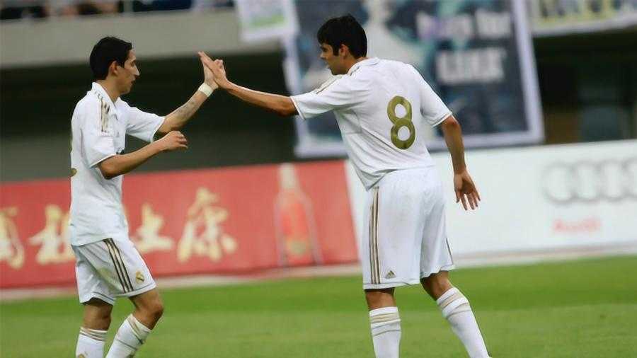 皇马4-2巴萨：银河战舰三叉戟齐开火，国家德比伯纳乌碾压