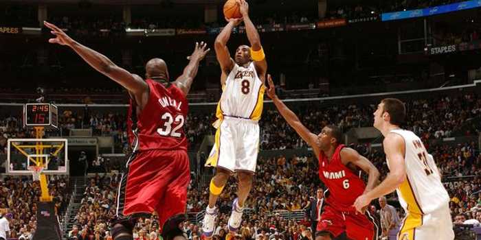 经典重演：火箭客场加时107-104险胜湖人，姚麦合砍69分力压科比53分