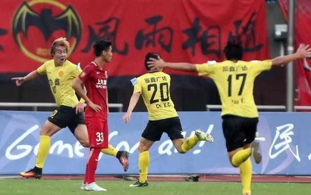 足协杯上港6-2苏州东吴:蒯纪闻首球引领卫冕征程 足协杯上港6-2苏州东吴:蒯纪闻首球引领卫冕征程