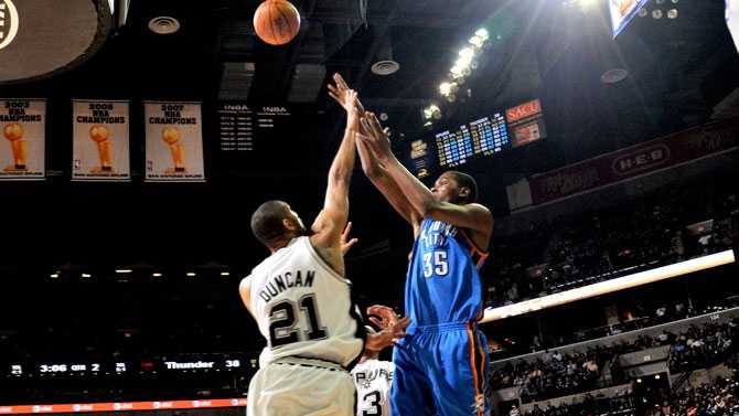 邓肯加时7分，马刺4-2淘汰雷霆重返总决赛