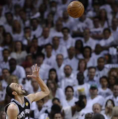 马刺客场25分狂屠热火，文班亚马26+15+5送斯波五连败