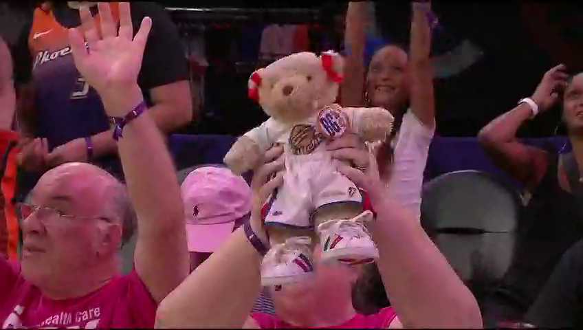 风暴主场1分险胜山猫，关键防守定乾坤