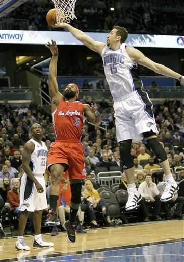 魔兽双20+6帽导演末节22-2狂潮，魔术客场掀翻快船