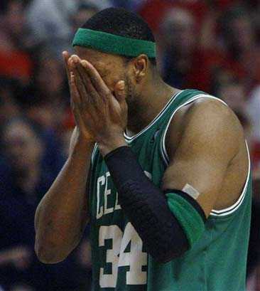 19分大胜！绿军半场28分优势狂轰18记三分送公牛6连败